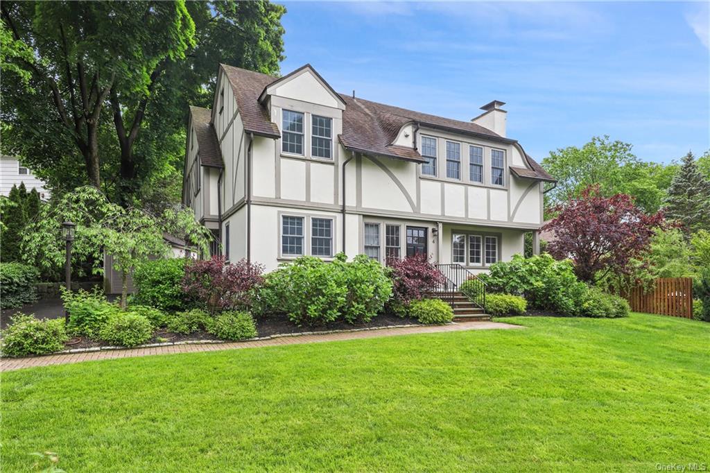 4 Oval Court, Bronxville, New York - 4 Bedrooms  
3 Bathrooms  
9 Rooms - 