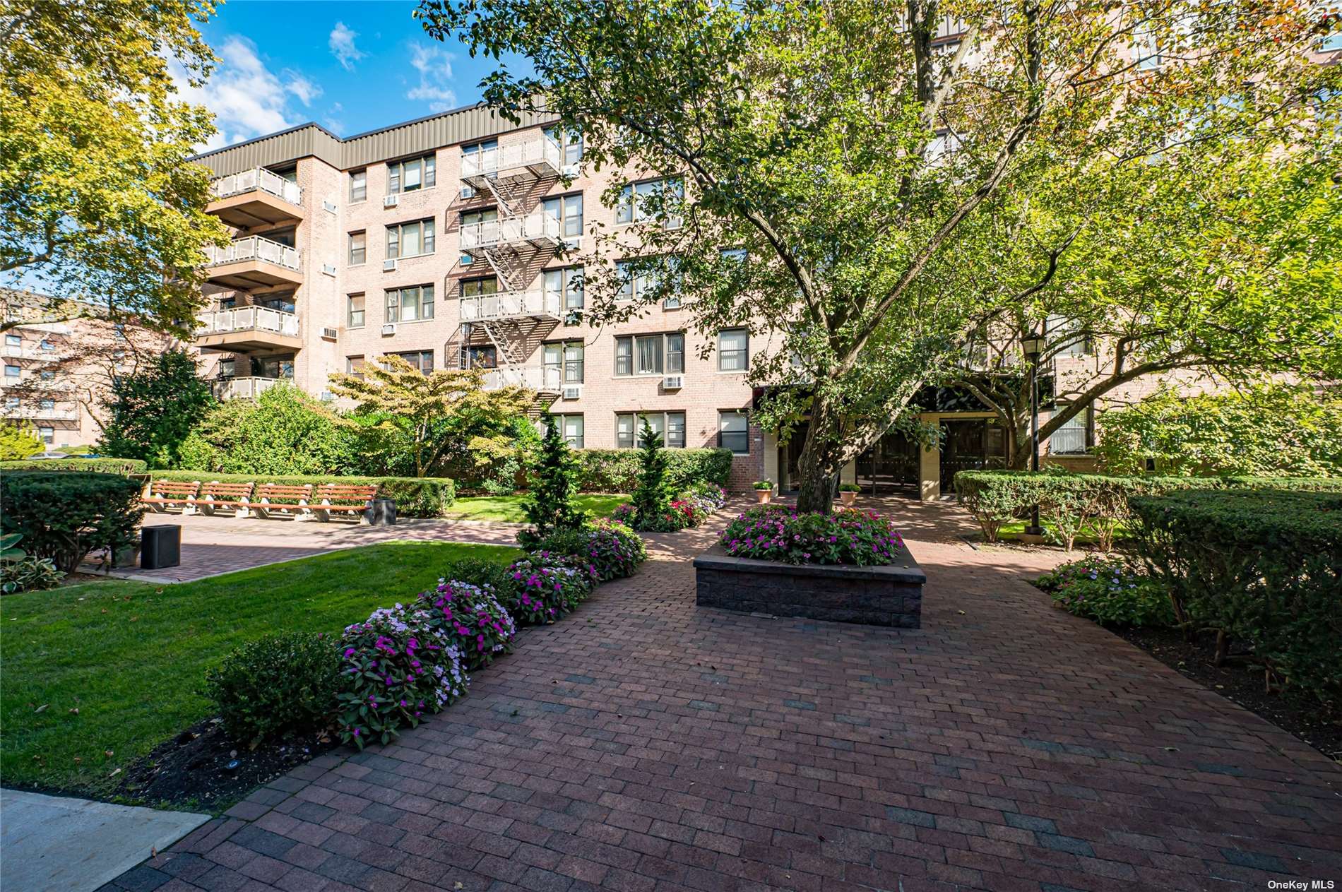 5 Birchwood Court #1K, Mineola, New York image 3