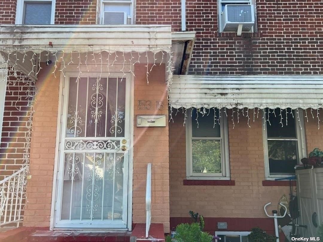 15318 119 Avenue, Jamaica, Queens, NY - 3 Bedrooms  
2 Bathrooms  
7 Rooms - 