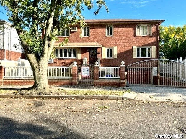 14133 255th Street, Rosedale, Queens, NY - 6 Bedrooms  
4.5 Bathrooms  
12 Rooms - 