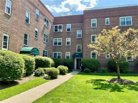 Photo of 4782 Boston Post Road #C1L, Pelham, NY 10803 (MLS # H6286305)