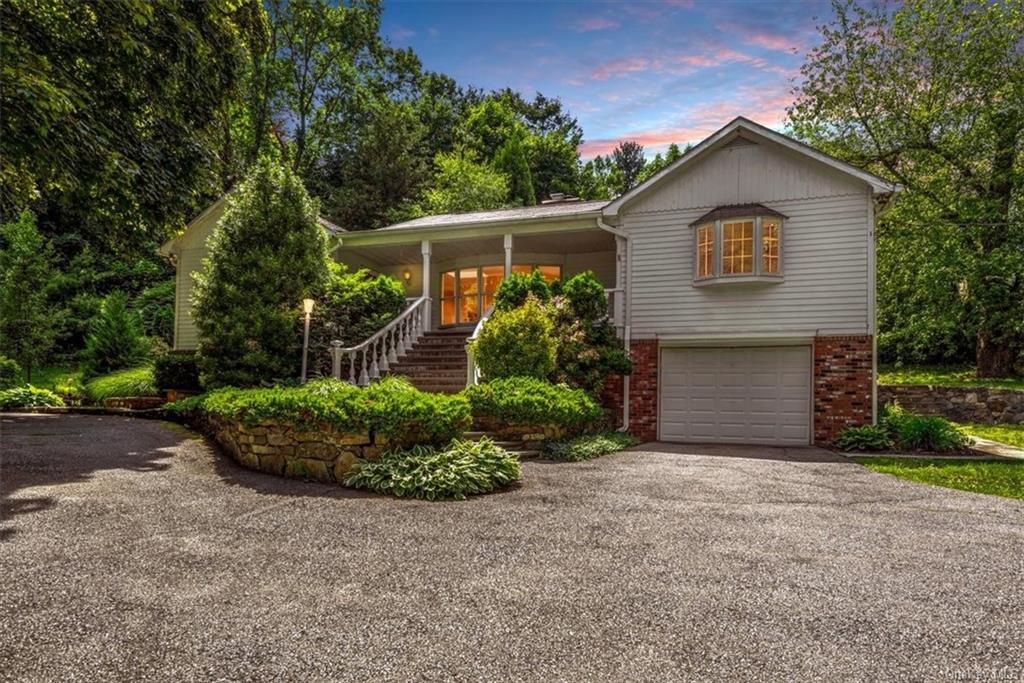 Property for Sale at 288 Chappaqua Road, Briarcliff Manor, New York - Bedrooms: 2 
Bathrooms: 2 
Rooms: 11  - $995,000