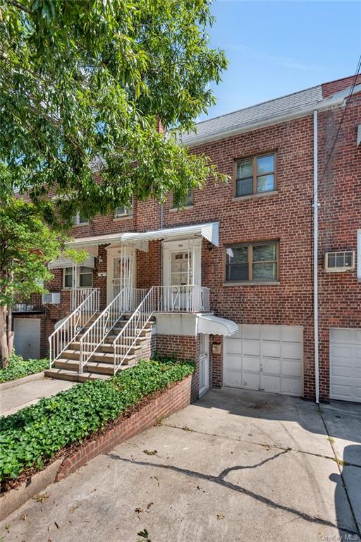 1814 Haight Avenue, Bronx, New York - 3 Bedrooms  
3 Bathrooms - 