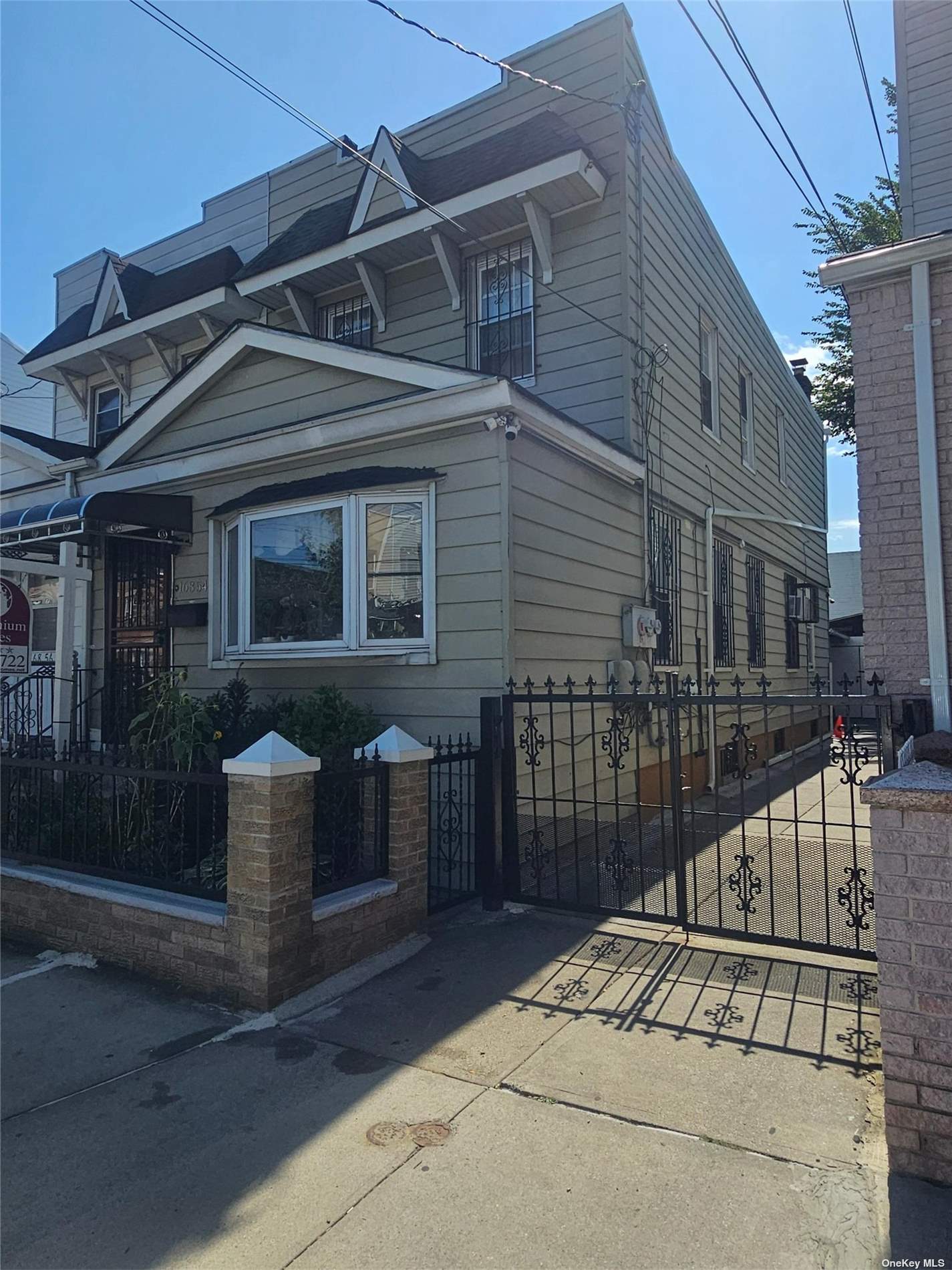 Property for Sale at 16854 92nd Road, Jamaica, Queens, NY - Bedrooms: 3 
Bathrooms: 3 
Rooms: 9  - $849,900