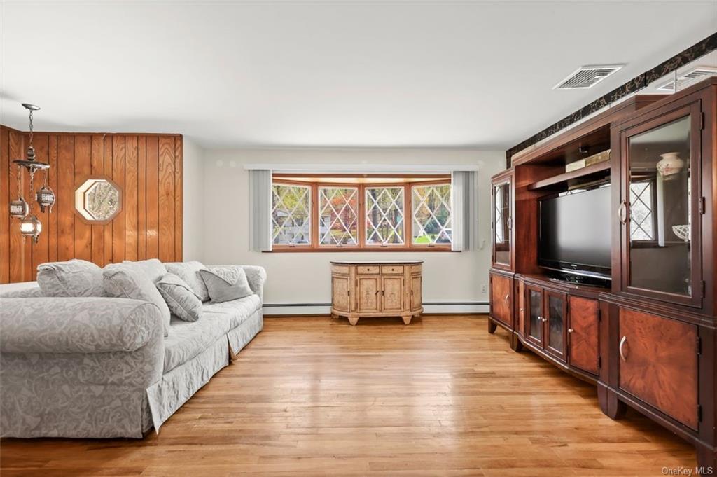 Photo 8 of 25 of 1 Minerva Lane house