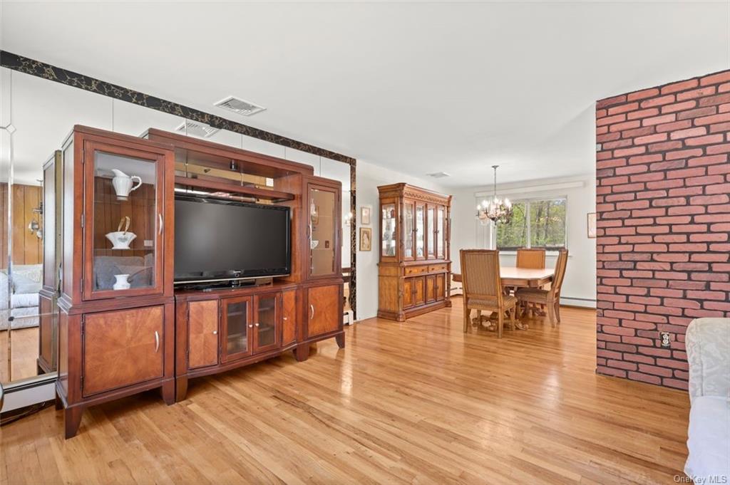 Photo 7 of 25 of 1 Minerva Lane house