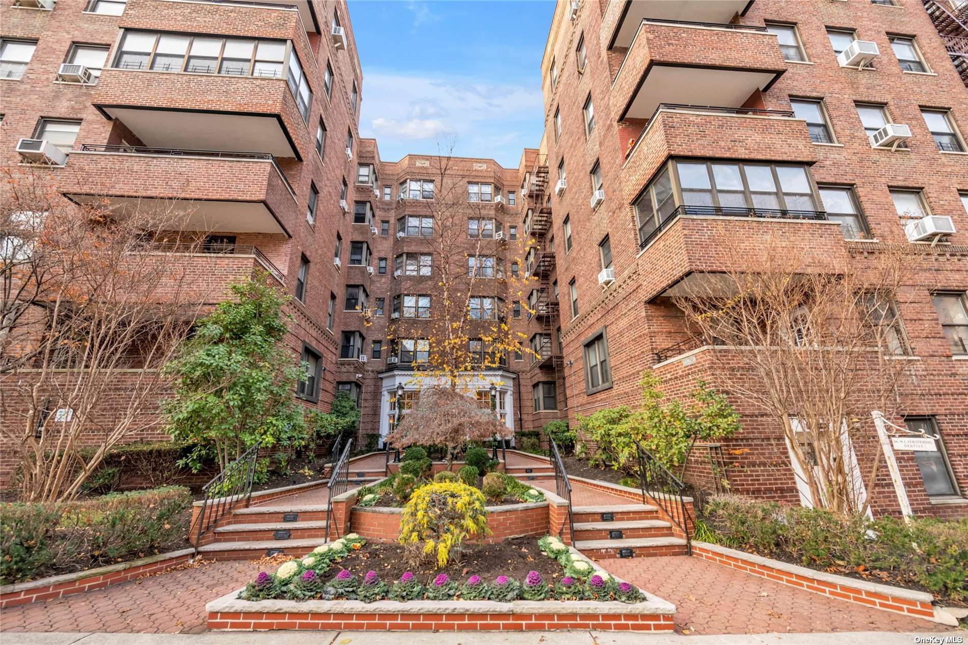 6940 Yellowstone Boulevard 407, Forest Hills, Queens, NY - 2 Bedrooms  
1 Bathrooms  
5 Rooms - 