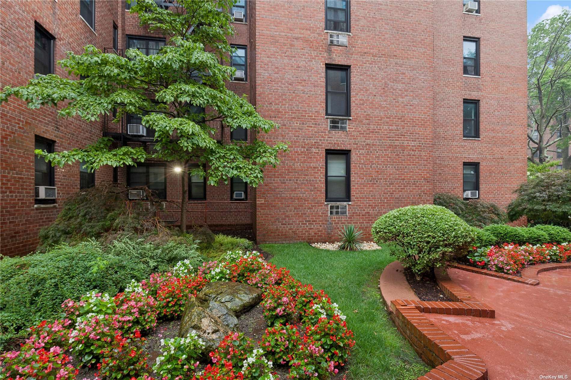 139-15 83 Avenue #629, Briarwood, New York image 2