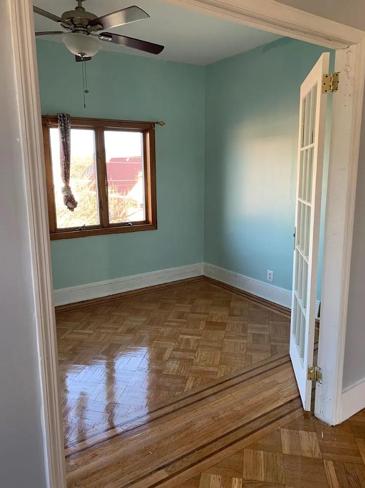 259th Street, Glen Oaks, Queens, NY - 3 Bedrooms  
1 Bathrooms  
5 Rooms - 