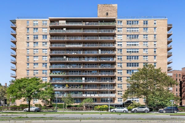 2650 OCEAN PKWY APT 10L, BROOKLYN, NY 11235 - Image 0004f3d5f2e80b09965bbfa716452349/329067458