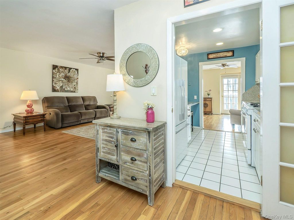 Photo of 32 Pearsall Ave #2D, Glen Cove, NY 11542 (MLS # 968031)