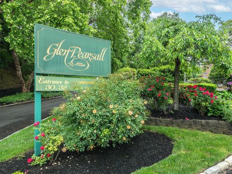 Photo of 32 Pearsall Ave #2D, Glen Cove, NY 11542 (MLS # 968031)