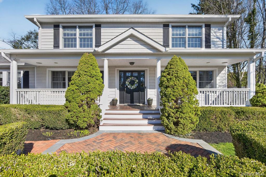 Photo of 5 Longview Court, Huntington, NY 11743 (MLS # 978296)