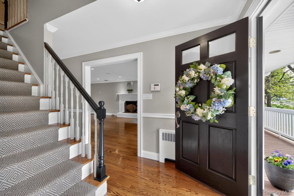 Photo of 5 Longview Court, Huntington, NY 11743 (MLS # 978296)