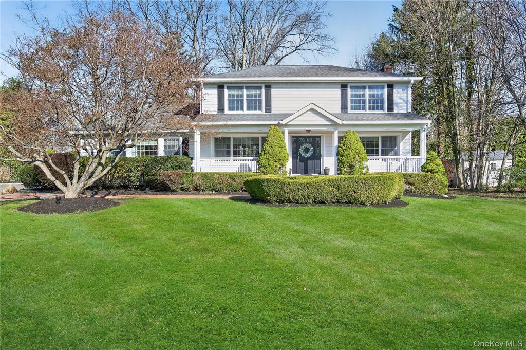 Photo of 5 Longview Court, Huntington, NY 11743 (MLS # 978296)