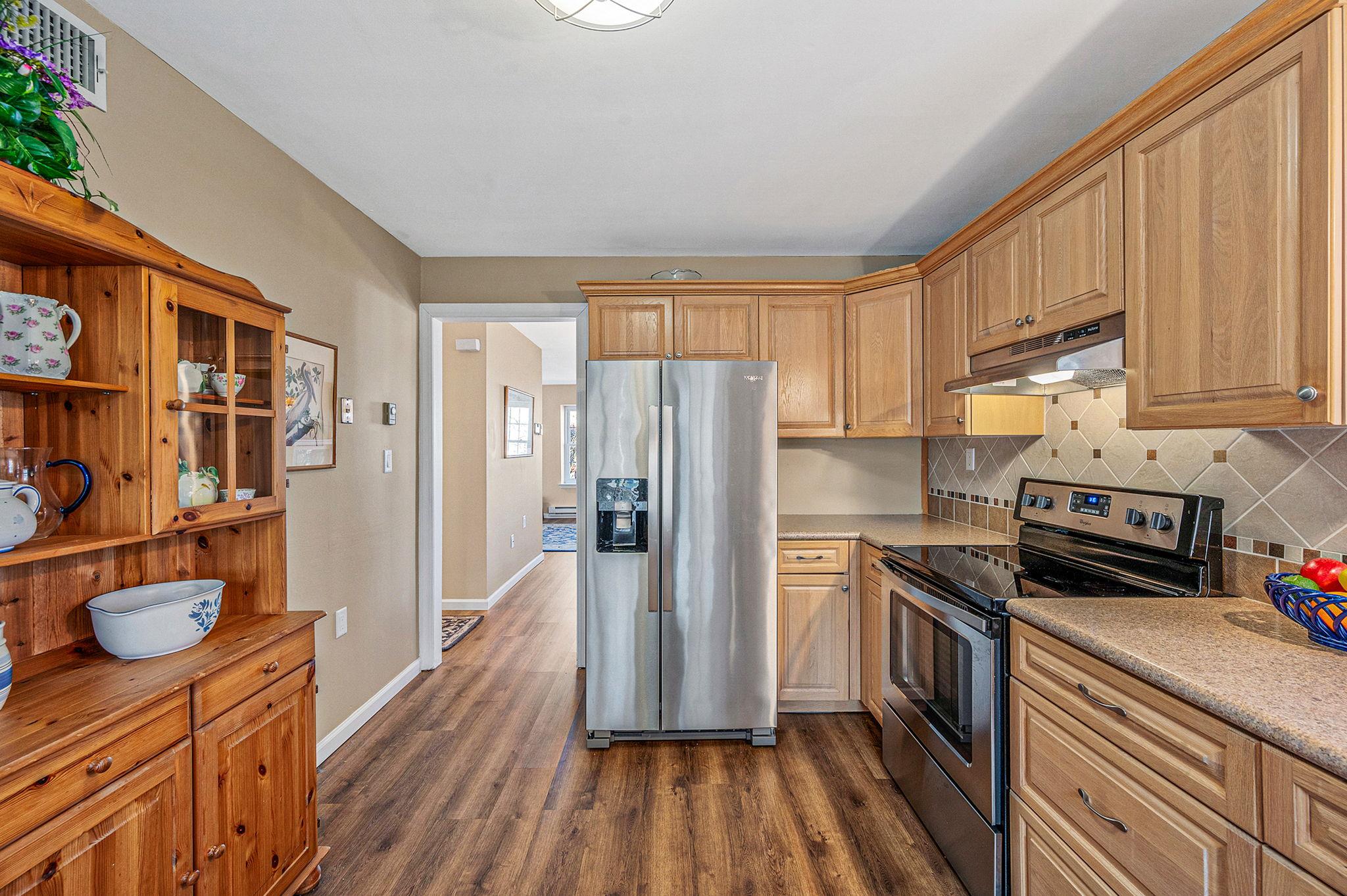 517 Lancaster Court, Ridge, New York image 9