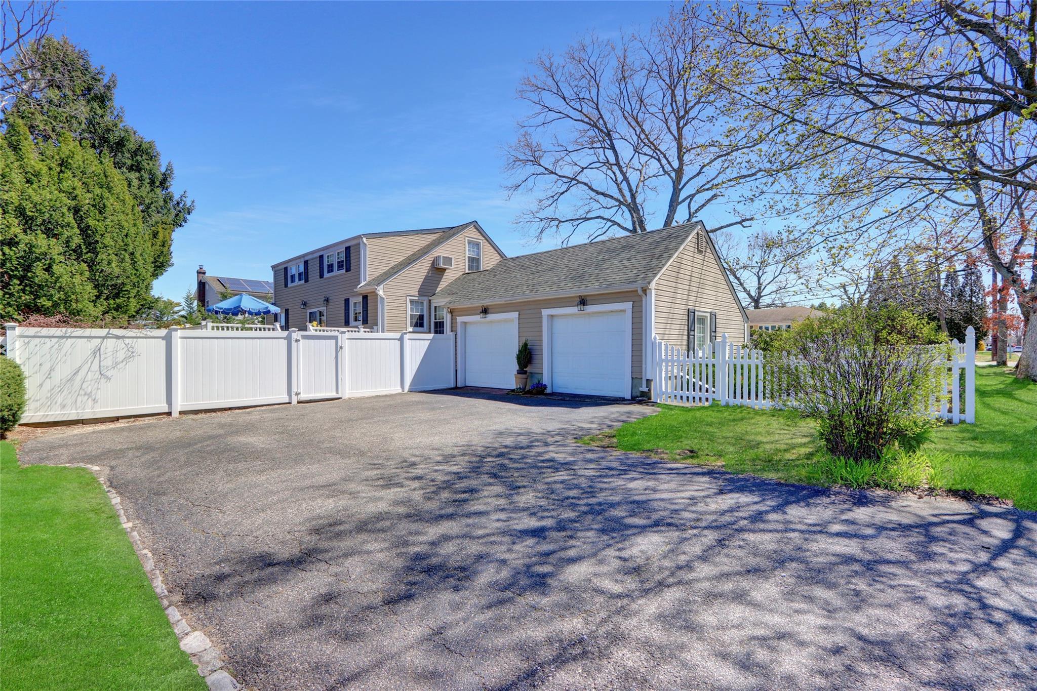 323 Montgomery Avenue, West Babylon, New York image 3