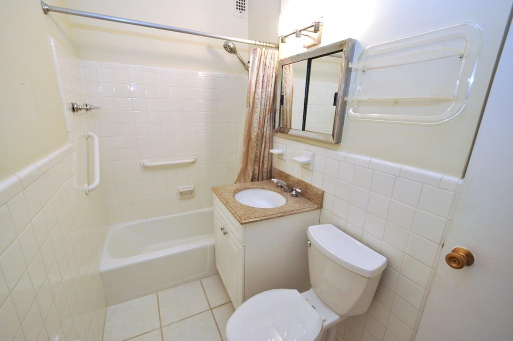 Eastchester, New York 10583, United States, 1 Bedroom Bedrooms, ,2 BathroomsBathrooms,Residential,Active,88338