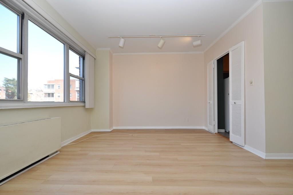 Eastchester, New York 10583, United States, 1 Bedroom Bedrooms, ,2 BathroomsBathrooms,Residential,Active,88338