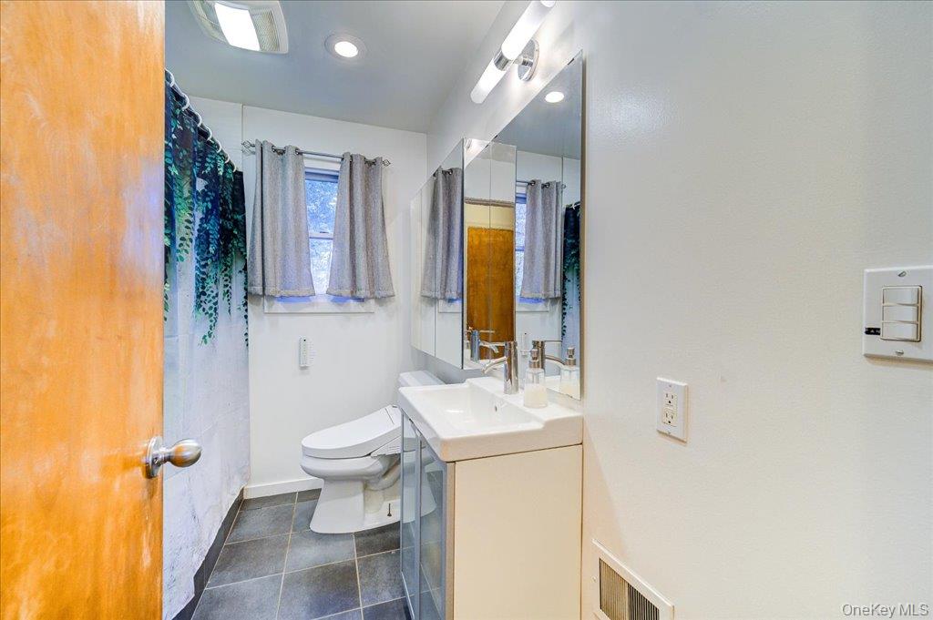 Hyde Park, New York 12538, United States, 3 Bedrooms Bedrooms, ,2 BathroomsBathrooms,Residential,Active,177860