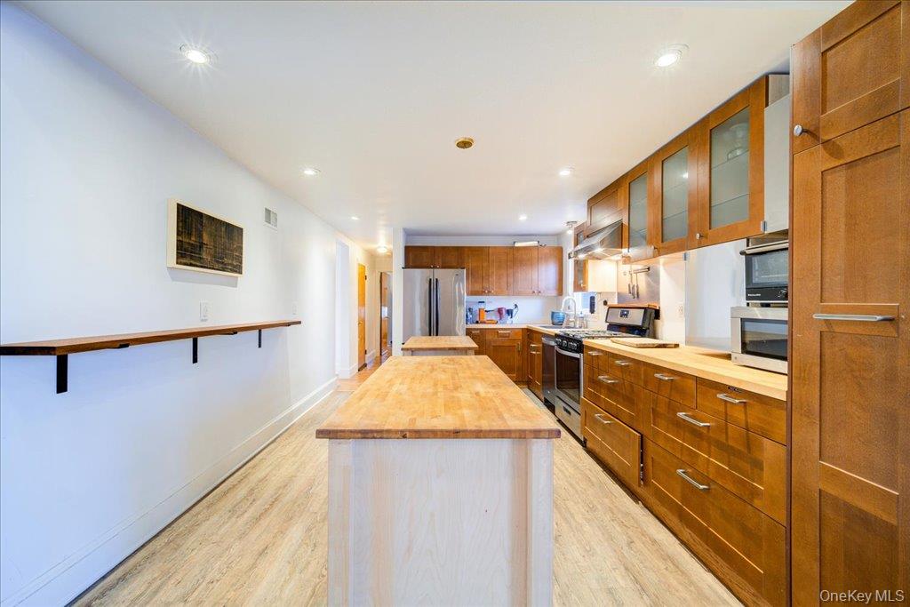 Hyde Park, New York 12538, United States, 3 Bedrooms Bedrooms, ,2 BathroomsBathrooms,Residential,Active,177860