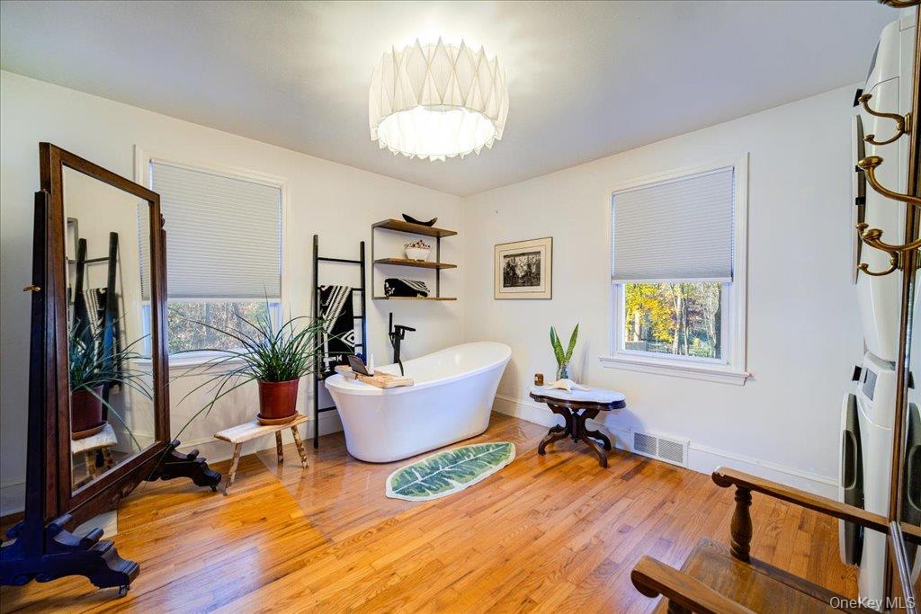 Hyde Park, New York 12538, United States, 3 Bedrooms Bedrooms, ,2 BathroomsBathrooms,Residential,Active,177860