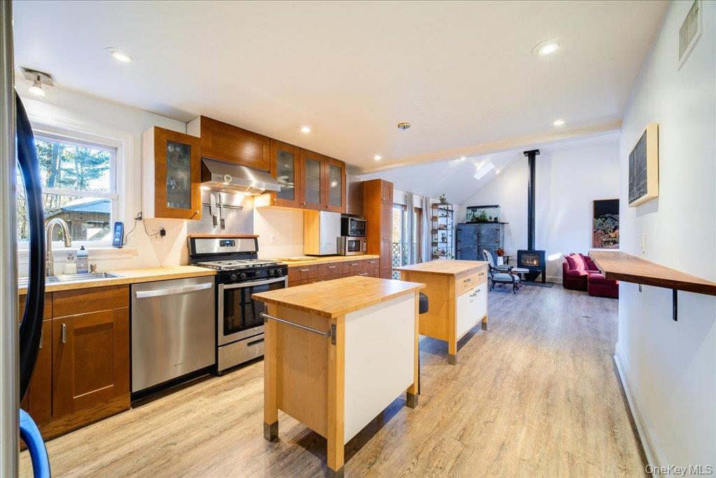 Hyde Park, New York 12538, United States, 3 Bedrooms Bedrooms, ,2 BathroomsBathrooms,Residential,Active,177860