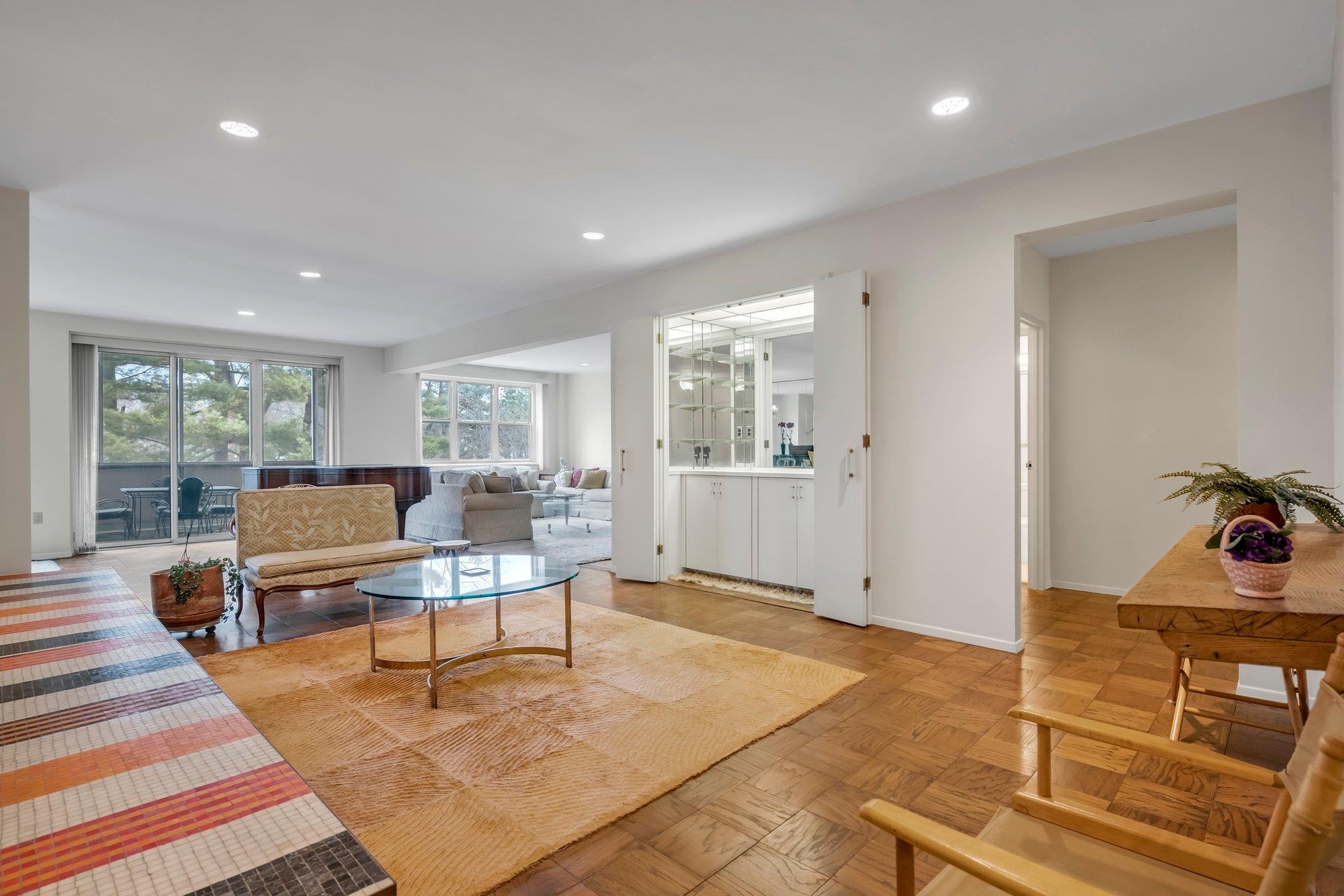 1 Kensington Gate #PH7, Great Neck, New York image 4