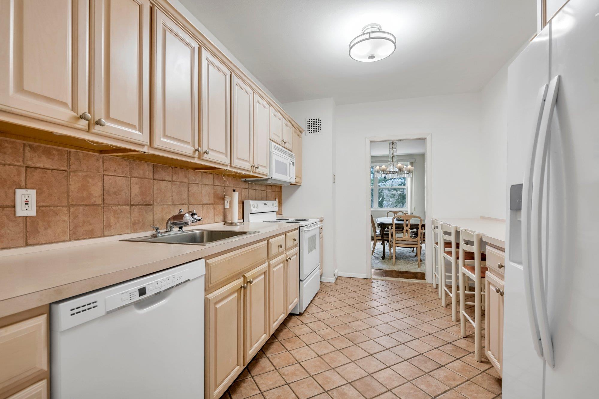 1 Kensington Gate #PH7, Great Neck, New York image 9