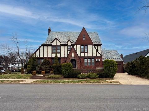 Homes For Sale - 59 Willow Street<br/> Floral Park, NY 11001