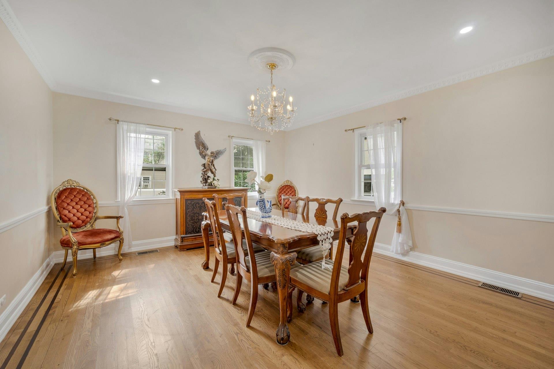 New Rochelle, New York 10801, United States, 5 Bedrooms Bedrooms, ,4 BathroomsBathrooms,Residential,Active,151802