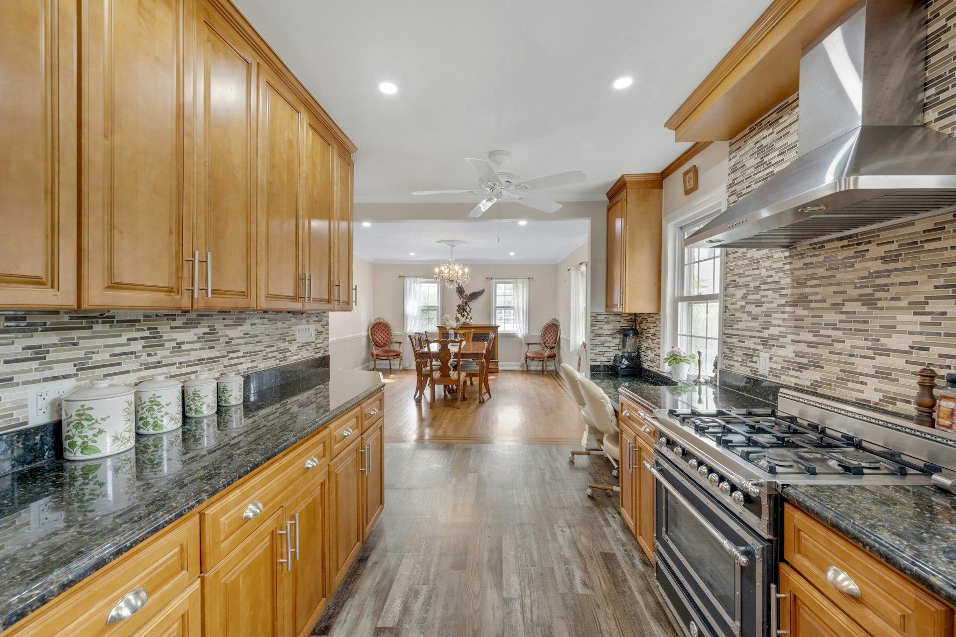 New Rochelle, New York 10801, United States, 5 Bedrooms Bedrooms, ,4 BathroomsBathrooms,Residential,Active,151802