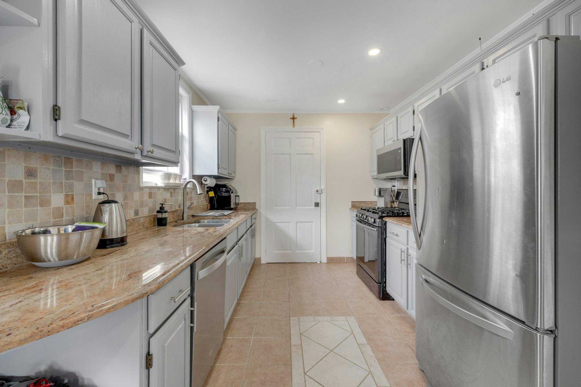 New Rochelle, New York 10801, United States, 5 Bedrooms Bedrooms, ,4 BathroomsBathrooms,Residential,Active,151802