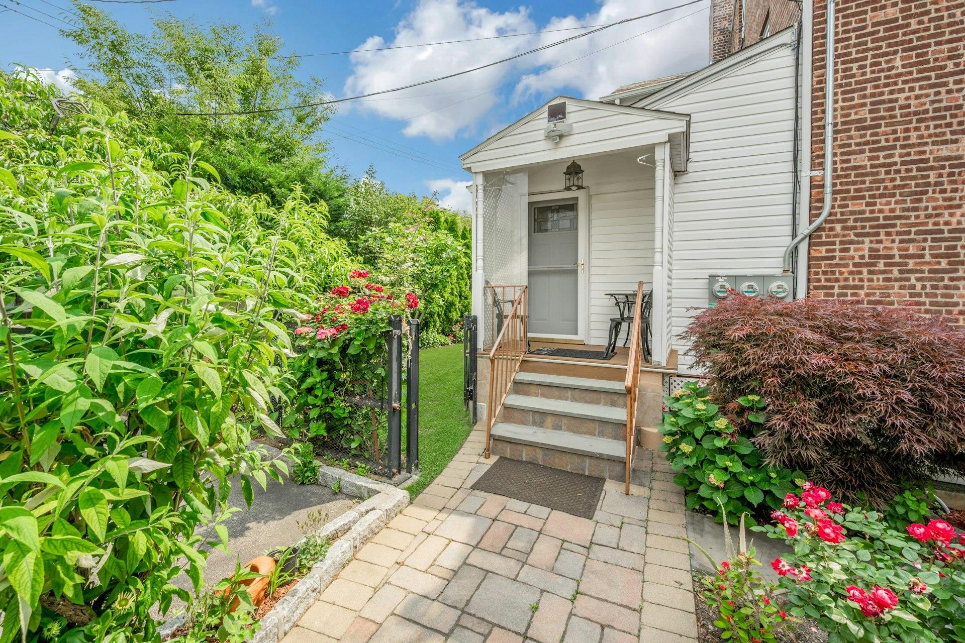 New Rochelle, New York 10801, United States, 5 Bedrooms Bedrooms, ,4 BathroomsBathrooms,Residential,Active,151802