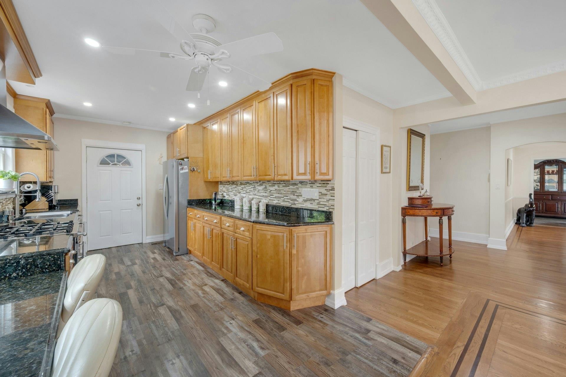 New Rochelle, New York 10801, United States, 5 Bedrooms Bedrooms, ,4 BathroomsBathrooms,Residential,Active,151802