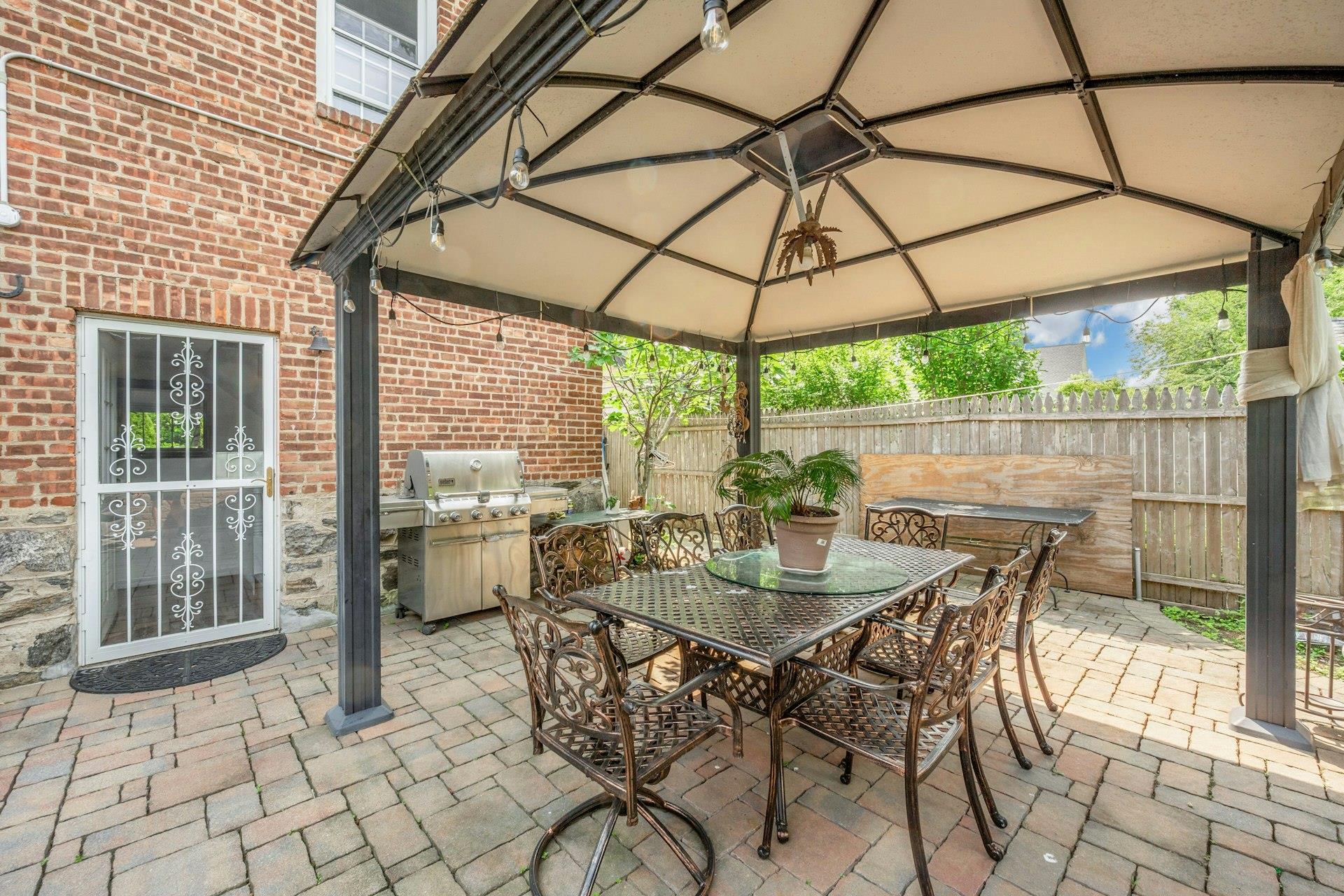 New Rochelle, New York 10801, United States, 5 Bedrooms Bedrooms, ,4 BathroomsBathrooms,Residential,Active,151802