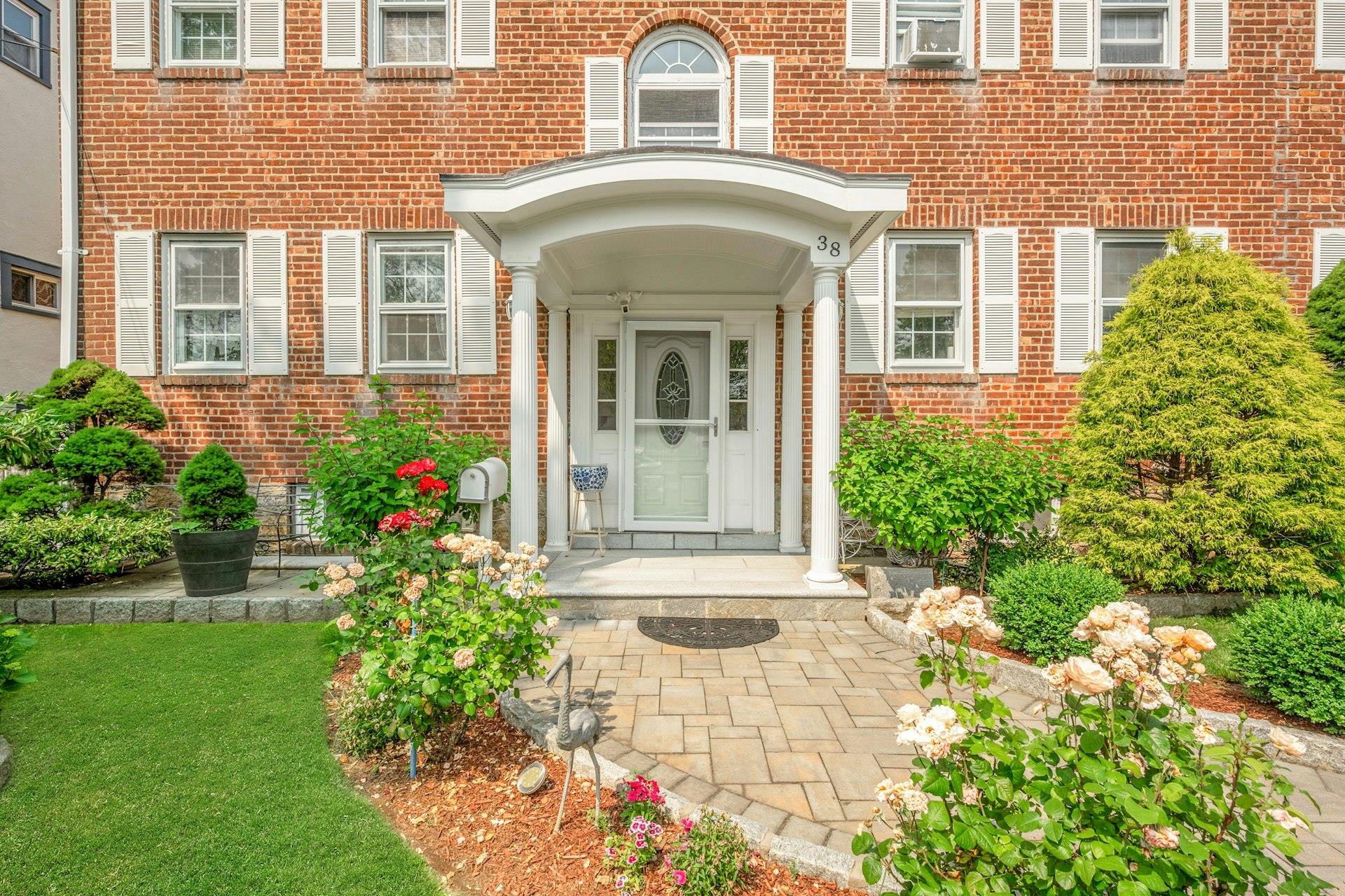 New Rochelle, New York 10801, United States, 5 Bedrooms Bedrooms, ,4 BathroomsBathrooms,Residential,Active,151802