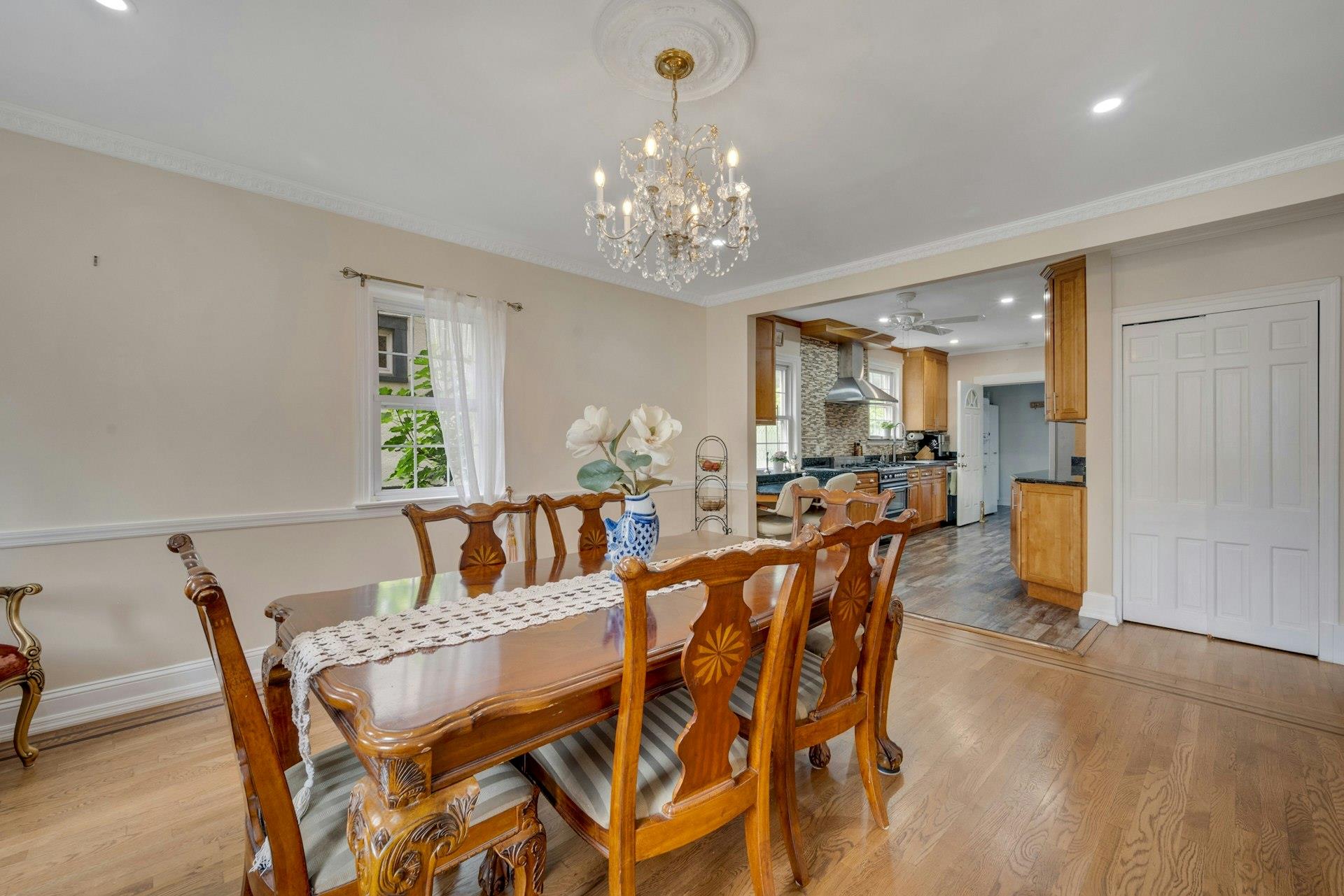 New Rochelle, New York 10801, United States, 5 Bedrooms Bedrooms, ,4 BathroomsBathrooms,Residential,Active,151802