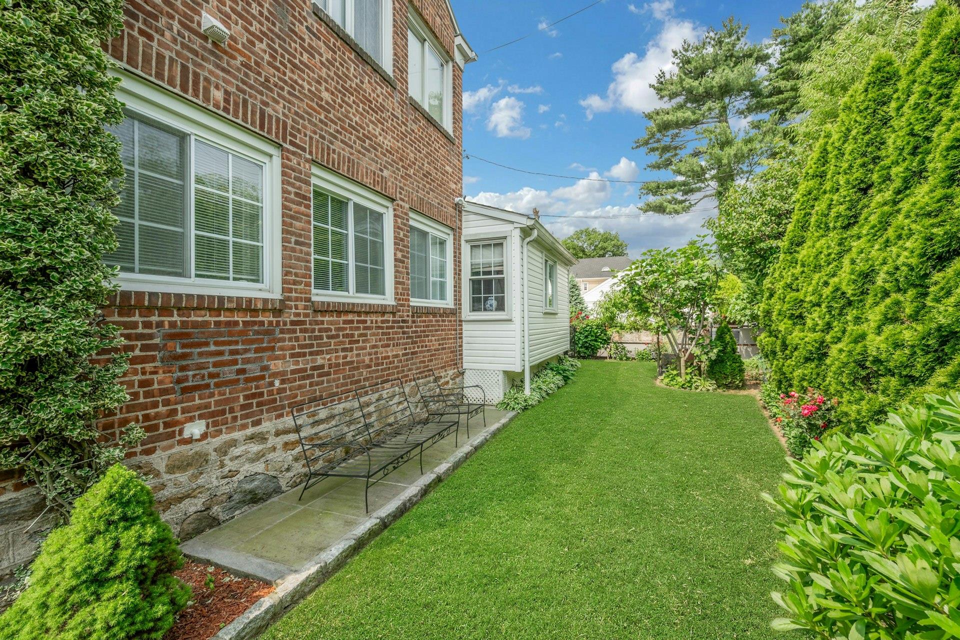 New Rochelle, New York 10801, United States, 5 Bedrooms Bedrooms, ,4 BathroomsBathrooms,Residential,Active,151802