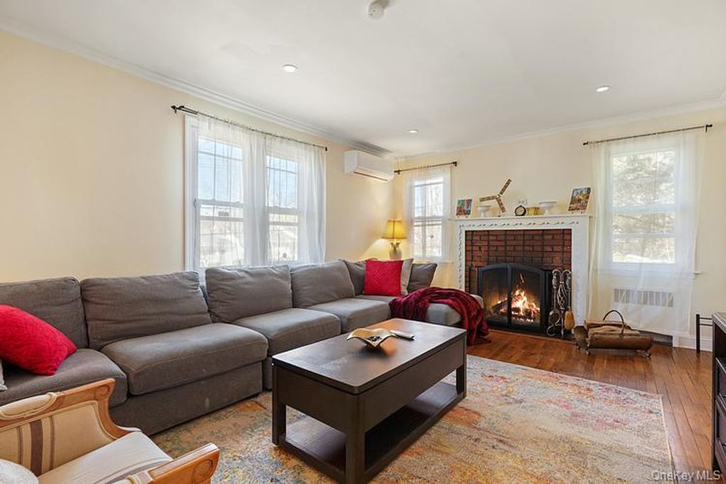 Photo of 199 South Road, White Plains, NY 10603 (MLS # 973073)