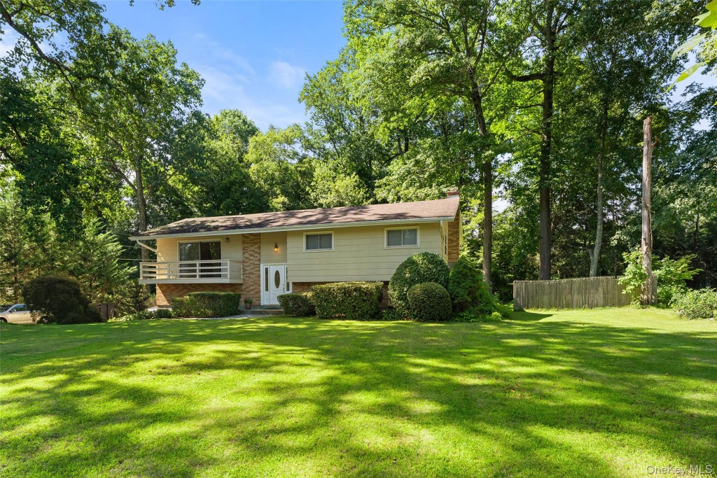 Photo of 182 Geymer Drive, Mahopac, NY 10541 (MLS # 1034773)