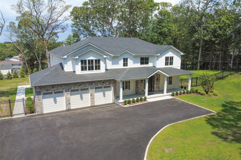 Photo of 32A Pine Road, Syosset, NY 11791 (MLS # 884158)