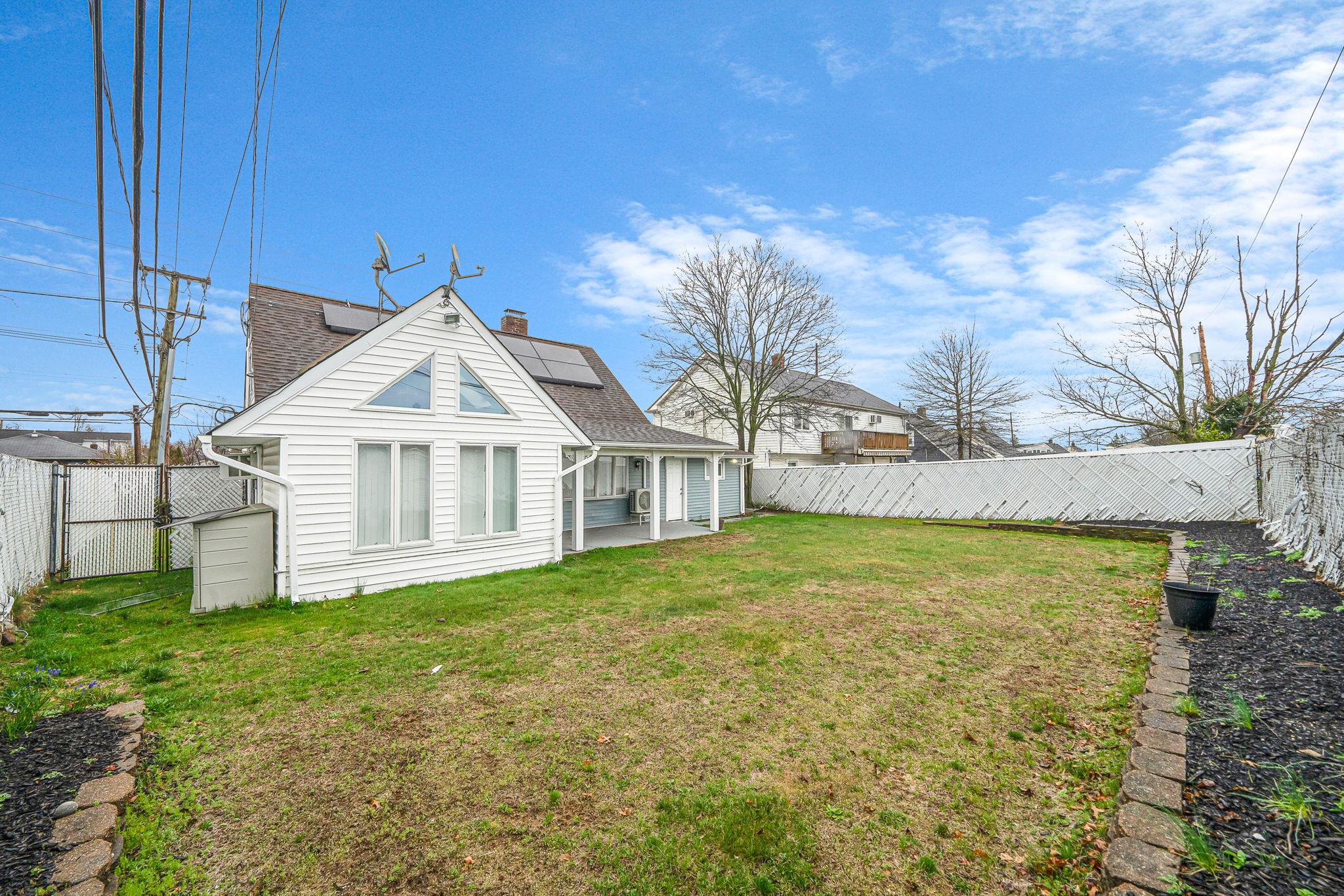 173 Bloomingdale Road, Levittown, New York image 28
