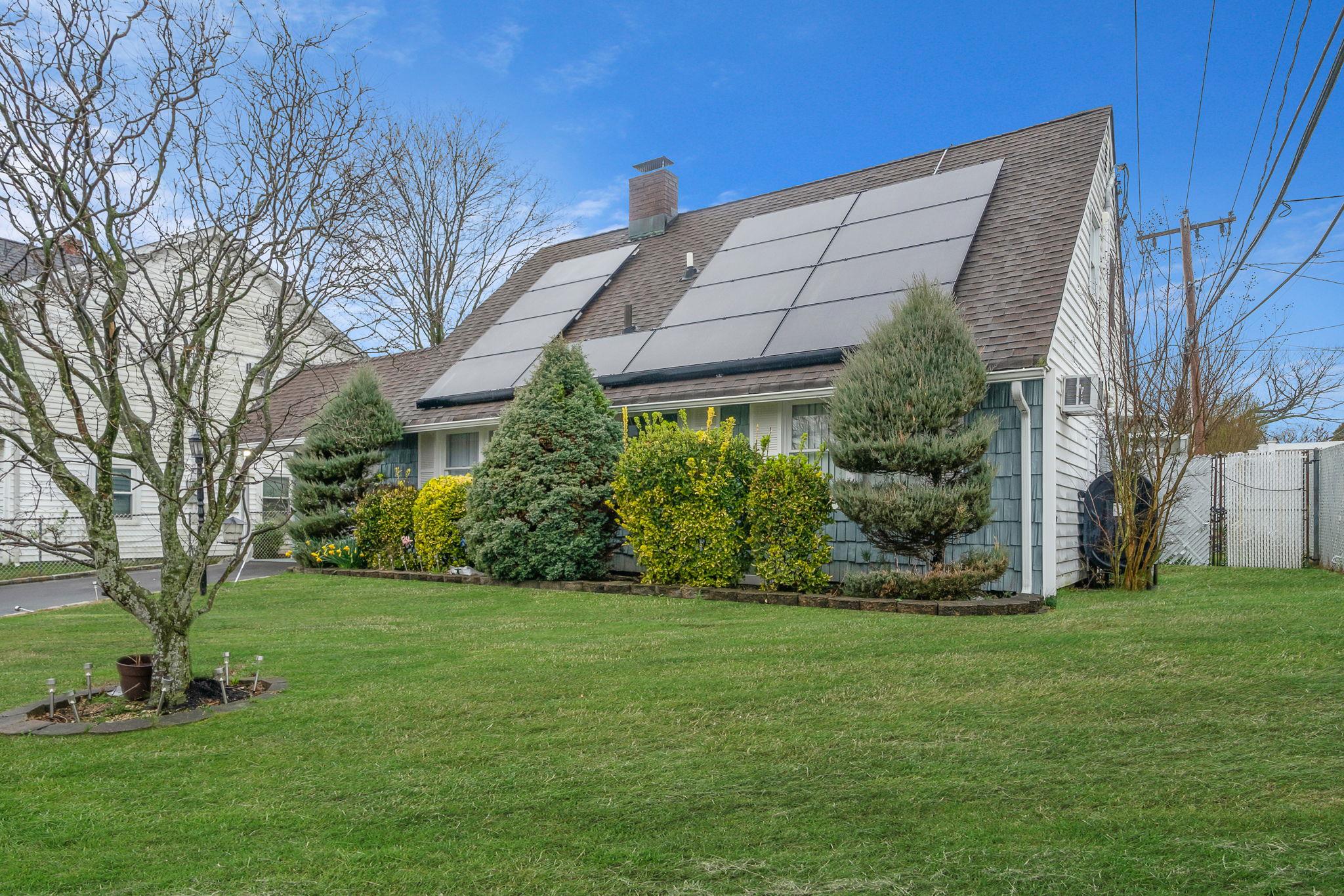 173 Bloomingdale Road, Levittown, New York image 3