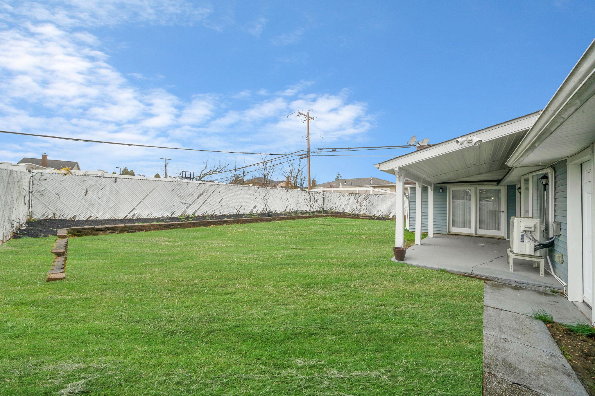 173 Bloomingdale Road, Levittown, New York image 27