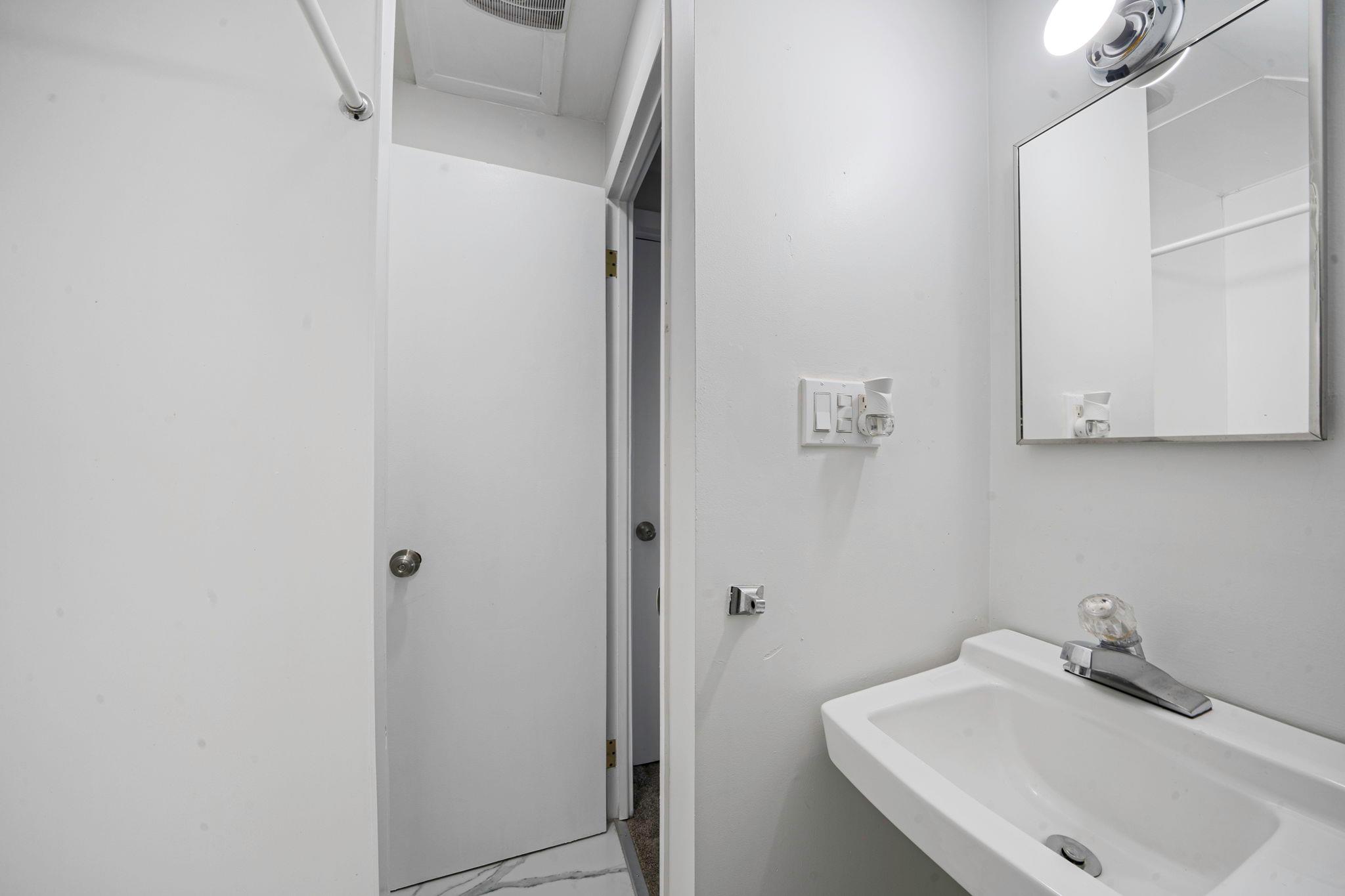 173 Bloomingdale Road, Levittown, New York image 20