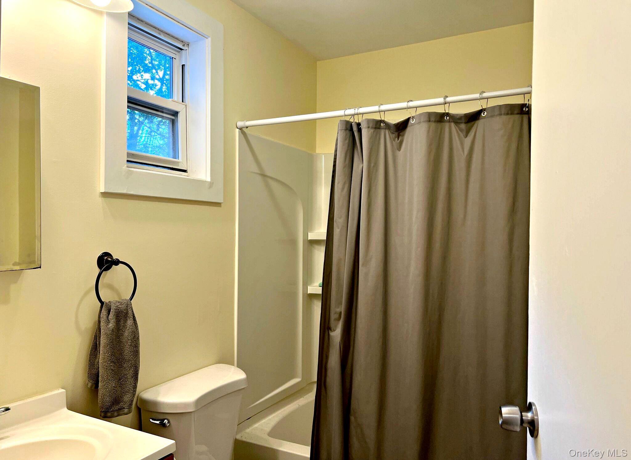 Pine Plains, New York 12567, United States, 3 Bedrooms Bedrooms, ,2 BathroomsBathrooms,Residential,Active,218323