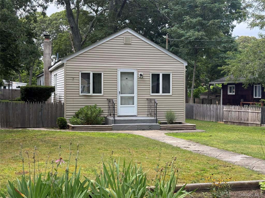 Photo of 29 Maplewood Avenue, Selden, NY 11784 (MLS # 1033830)