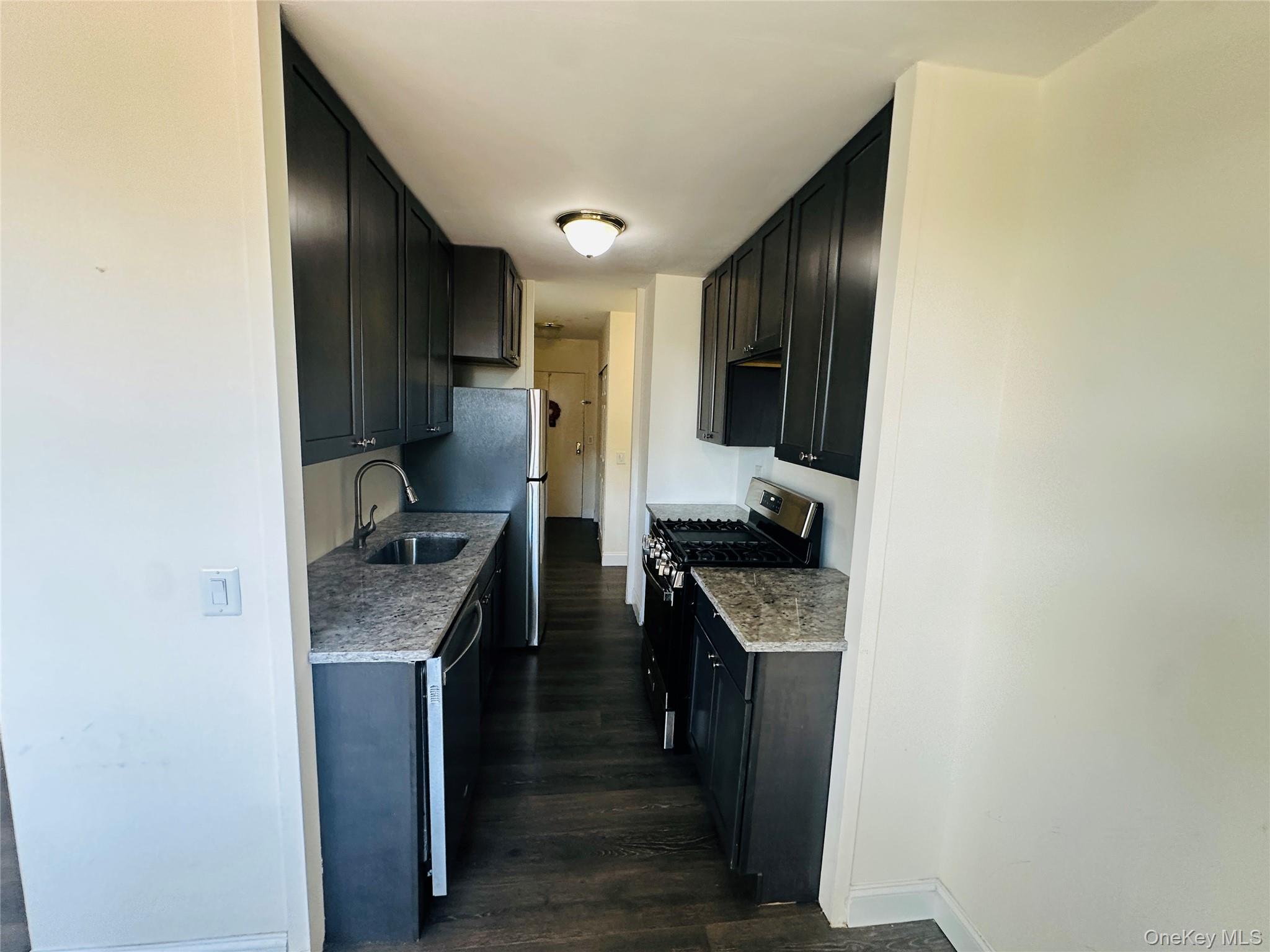 880 Boynton Avenue 8M