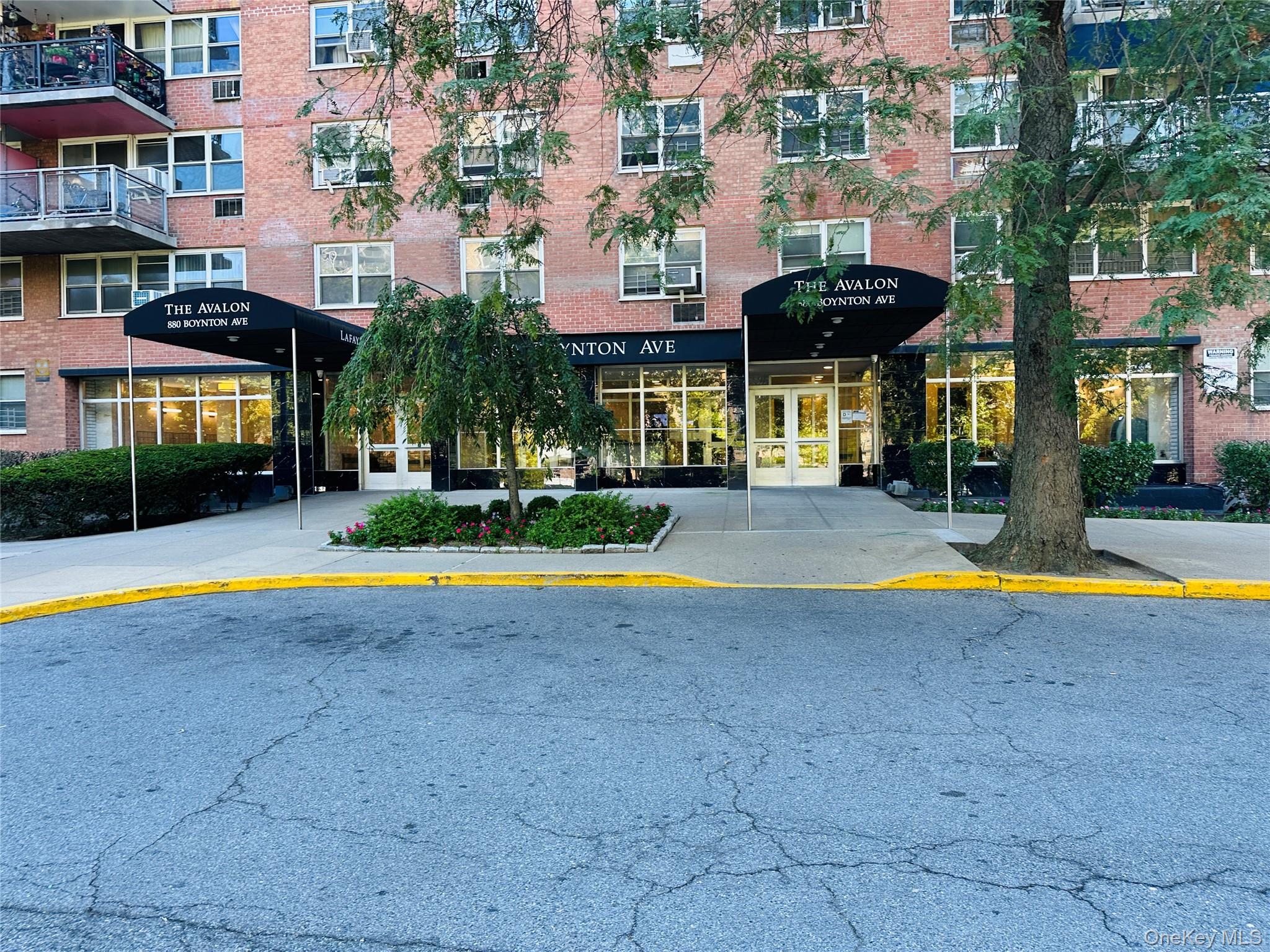 880 Boynton Avenue 8M